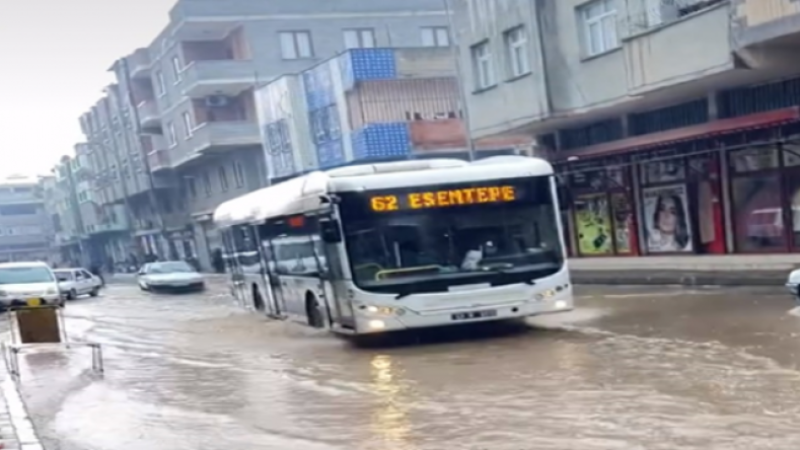 Urfa'da aniden bastıran yağmur etkili oldu