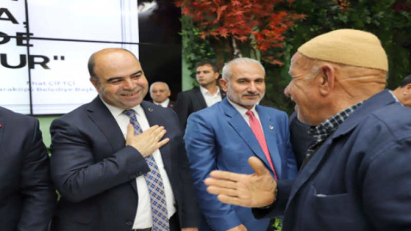 Başkan Nihat Çiftçi Karaköprü'de vatandaşlarla bayramlaştı